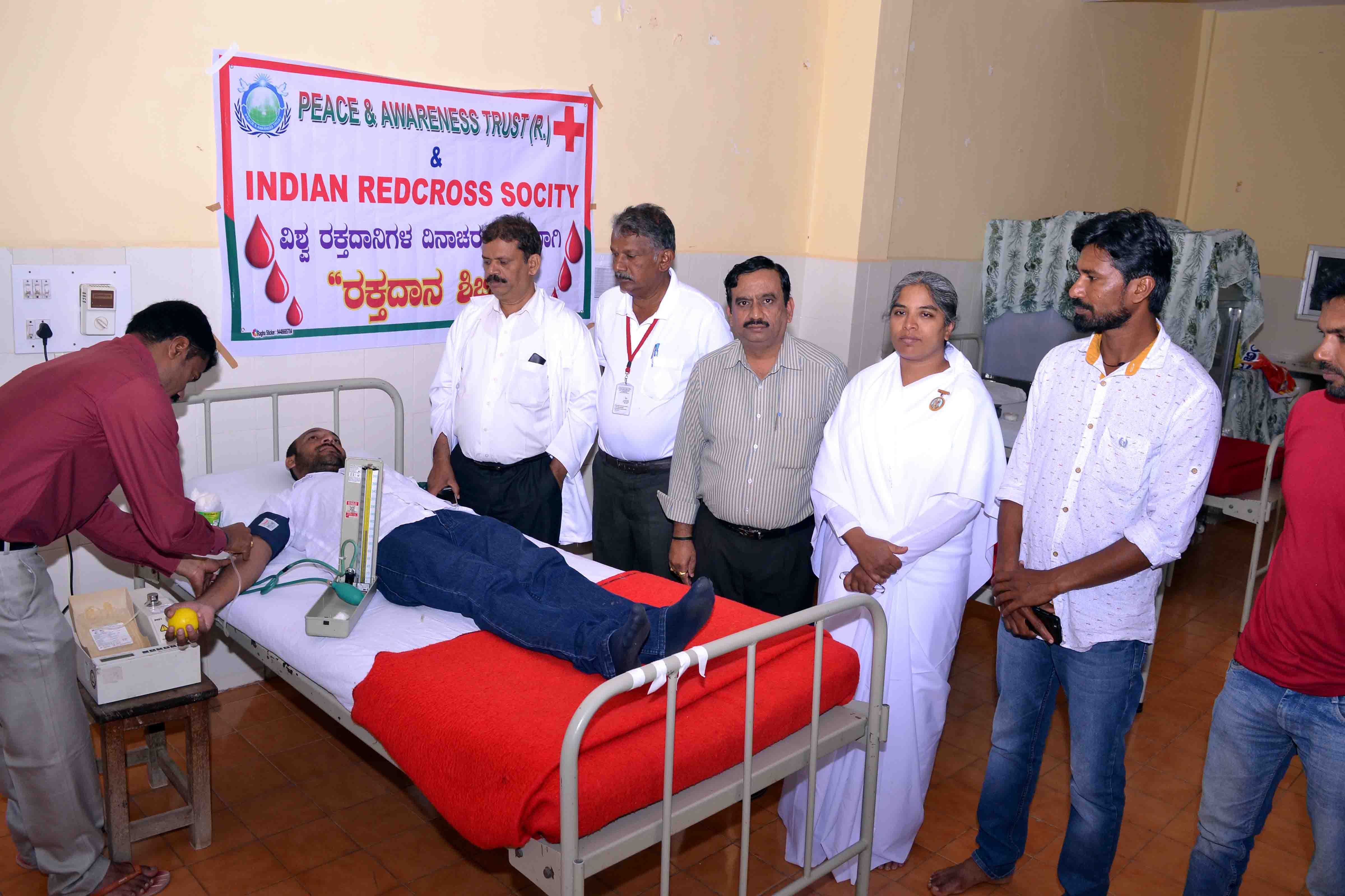 ರಕ್ತ ಸಿಗದೆ ಸಾಯುವವರನ್ನು ರಕ್ತದಾನ ಮಾಡುವುದರಿಂದ ಬದುಕಿಸಬಹುದು: ಡಾ. ಸುಂದರಗೌಡ